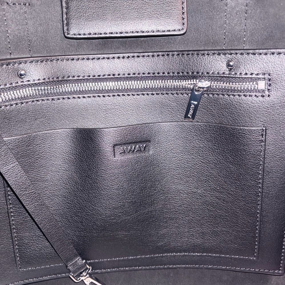 AWAY travel Latitude Large Black Leather Tote Bag - Picture 6 of 8